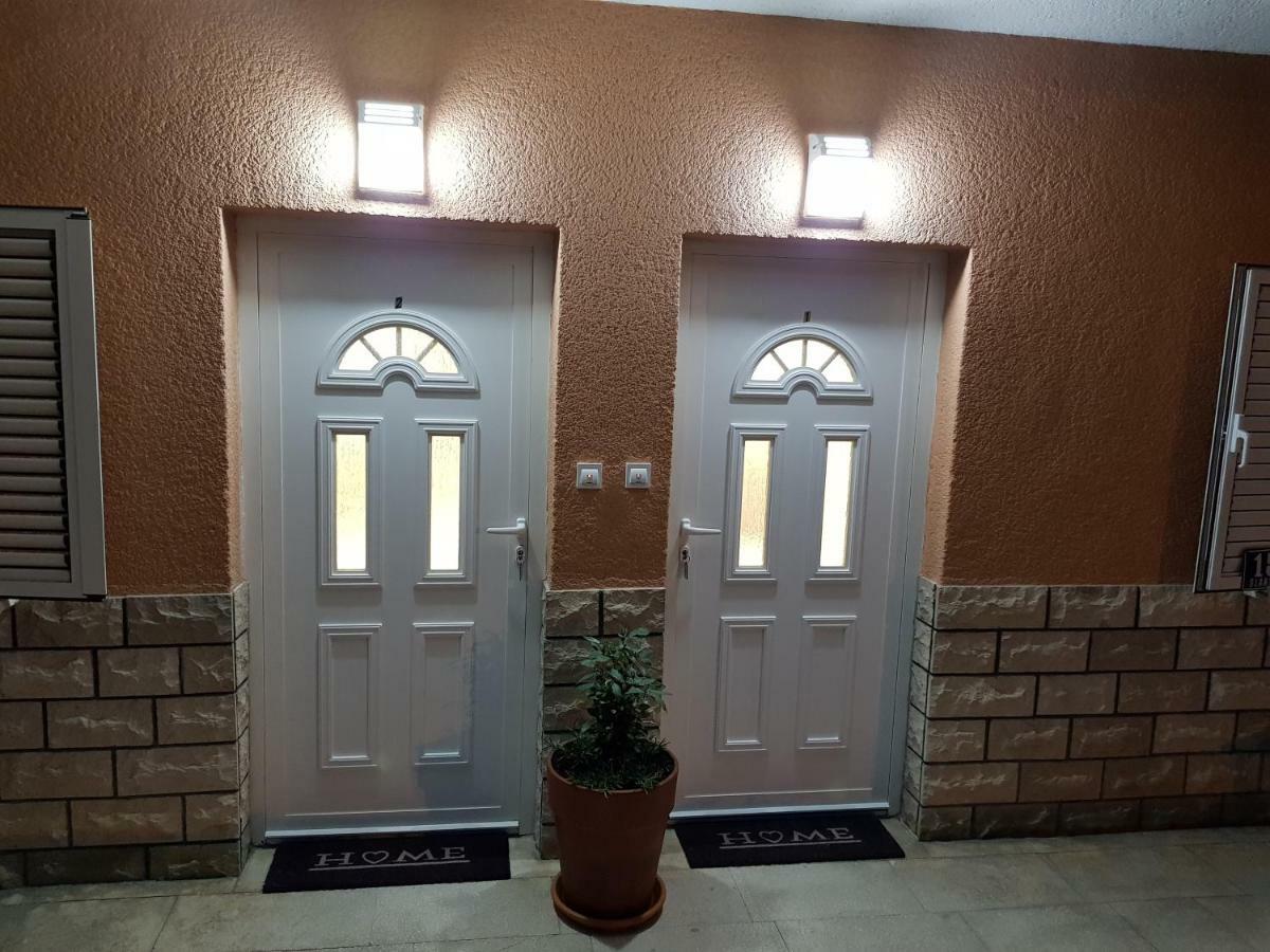Апартаменты Apartman Cezar Стобрек Экстерьер фото